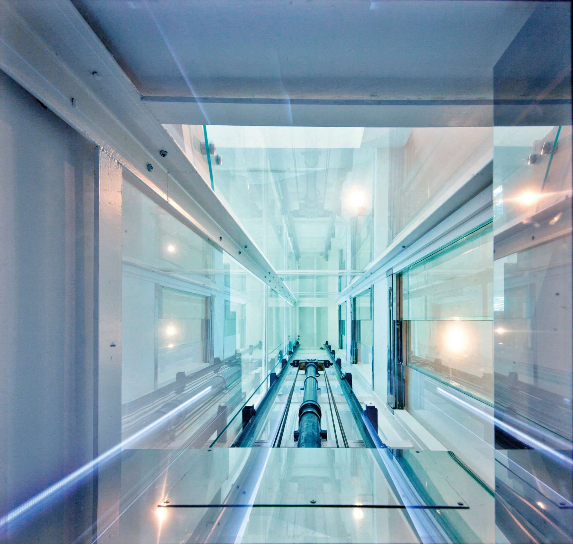 Innovációk az árufuvarozásban a lift technológiájában forradalmasítják a logisztikai hatékonyságot