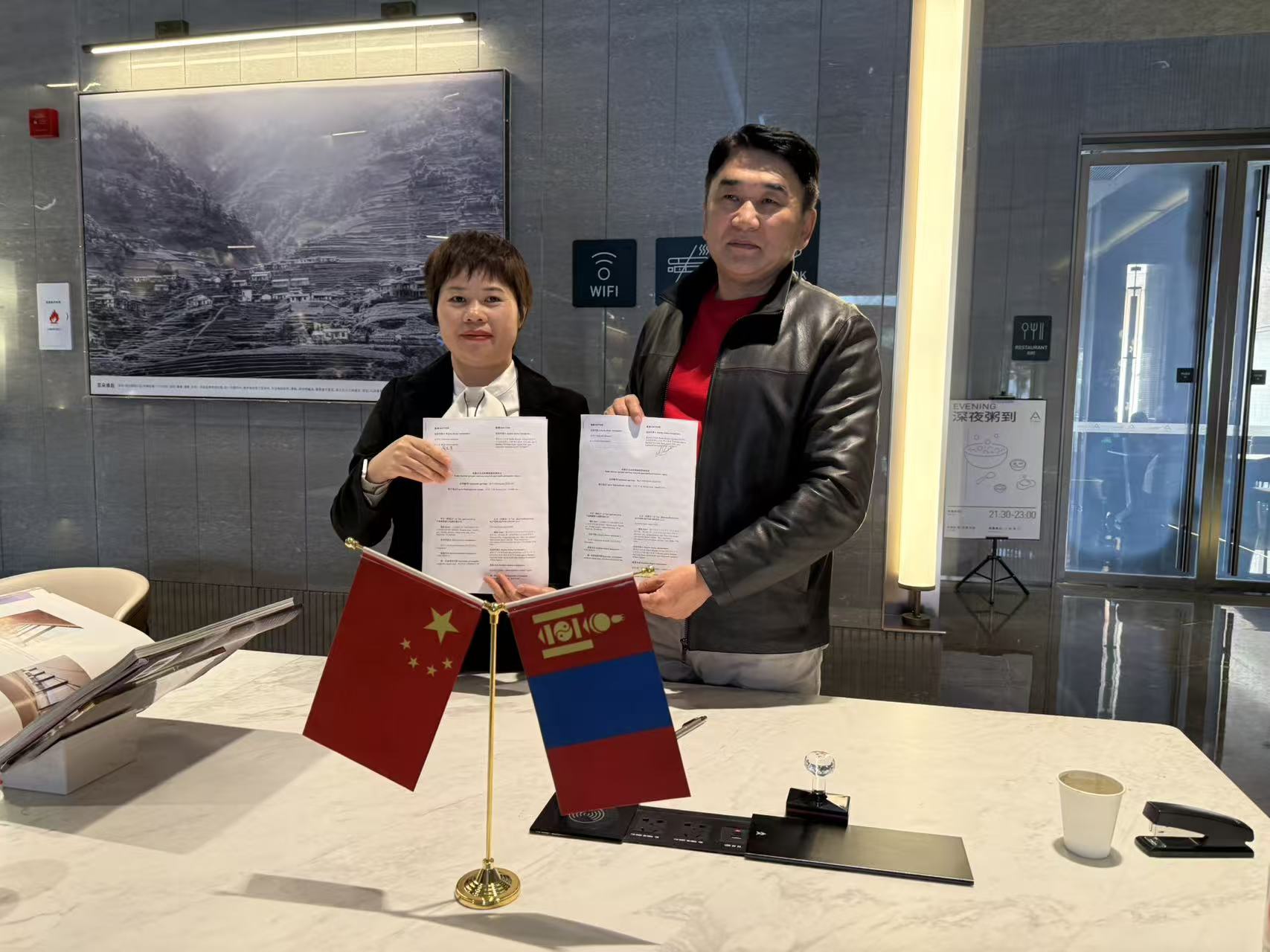 A Ningbo Blue Fuji Elevator Co., Ltd. kizárólagos forgalmazási megállapodást ír alá mongol vásárlójával a mongóliai piacra