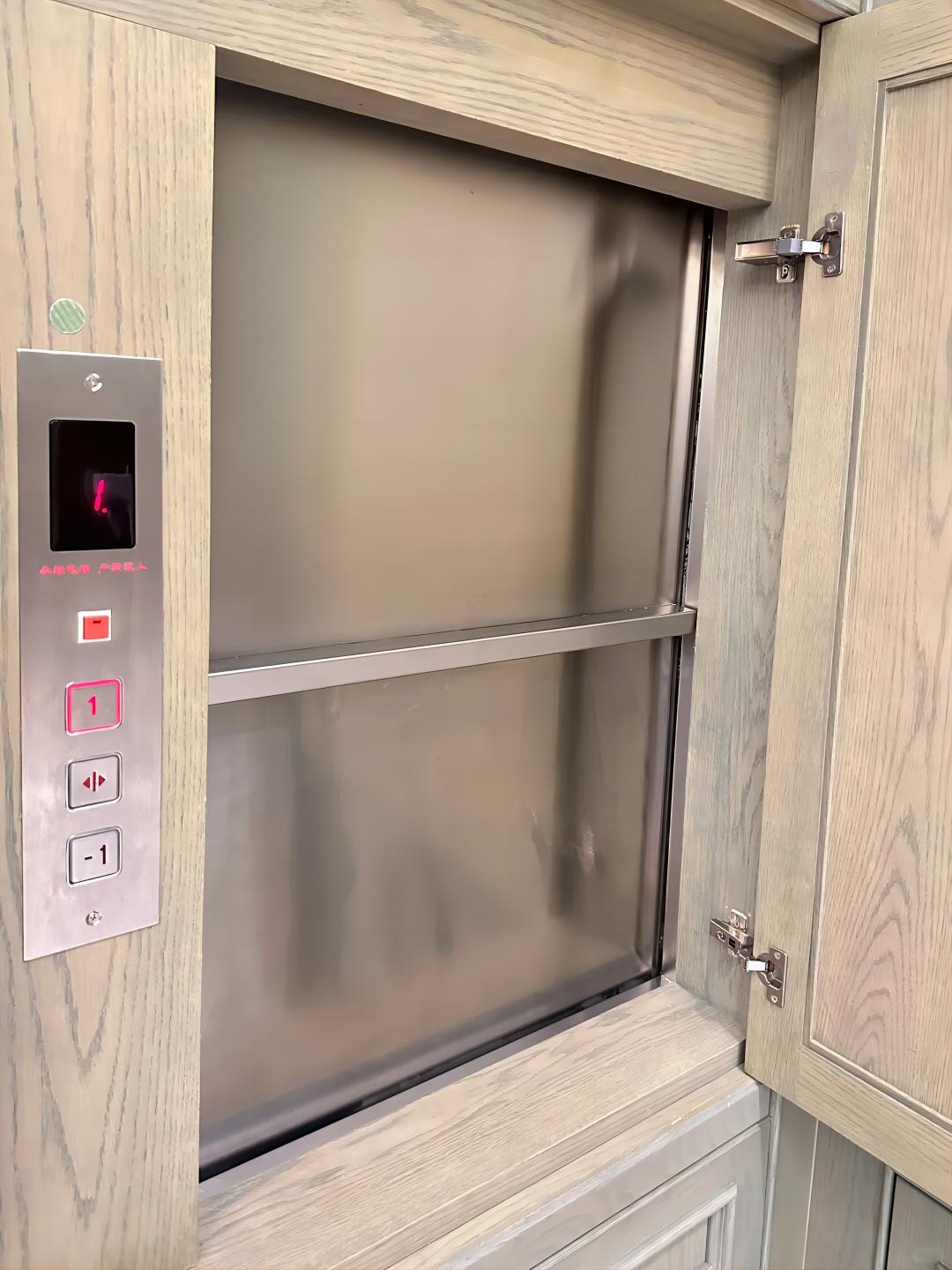 Padló típusú étkező lift